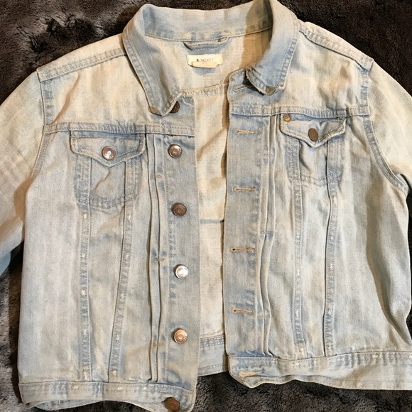 Light wash denim cropped jacket - Picture 3 of 7